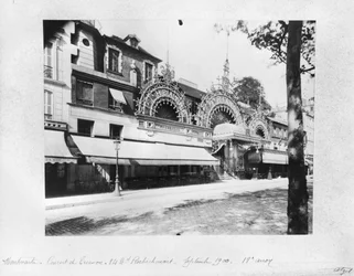 Het Concert de Trianon in Parijs, 84 boulevard Rochechouart, september 1900